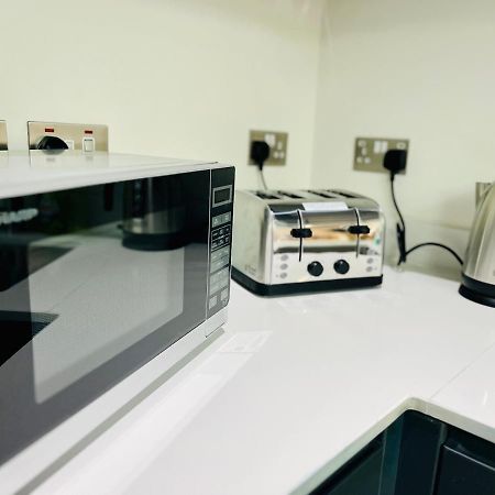 Stylish Studio Apartment Near To Old Trafford Stadium แมนเชสเตอร์ ภายนอก รูปภาพ