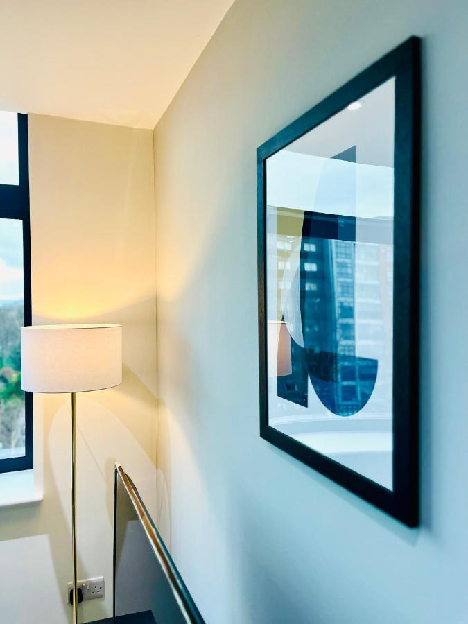 Stylish Studio Apartment Near To Old Trafford Stadium แมนเชสเตอร์ ภายนอก รูปภาพ