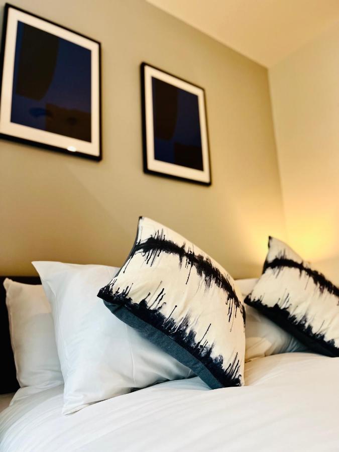 Stylish Studio Apartment Near To Old Trafford Stadium แมนเชสเตอร์ ภายนอก รูปภาพ